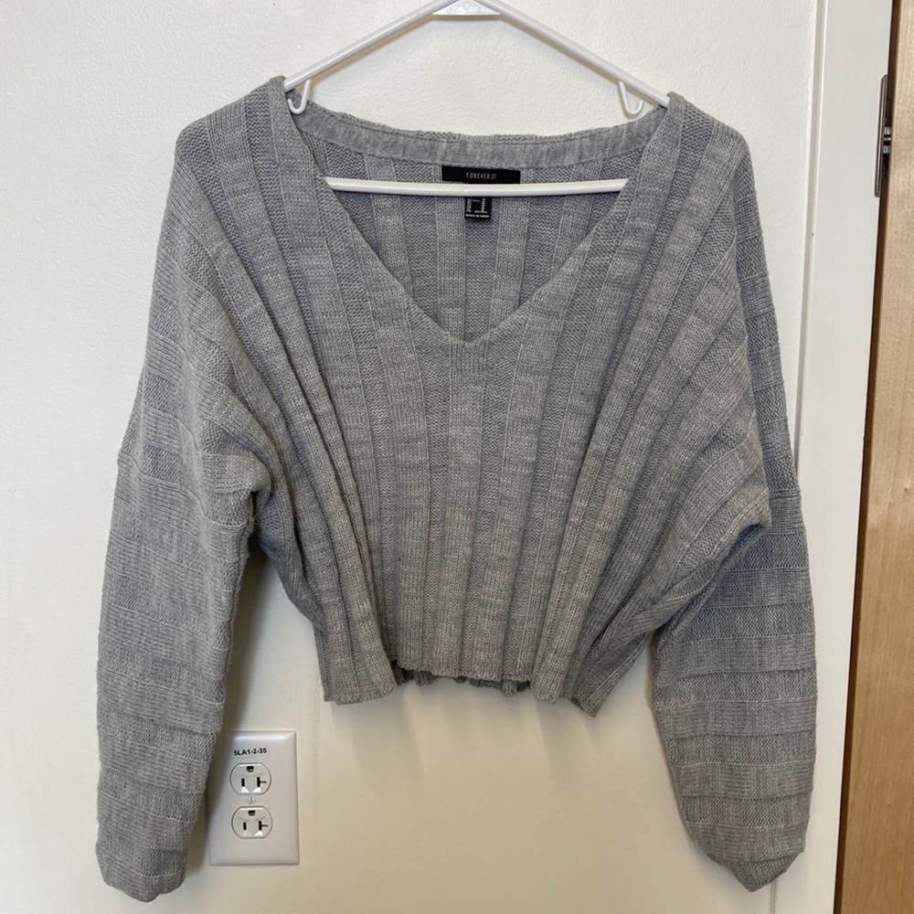 Forever 21 Gray Cropped Sweater